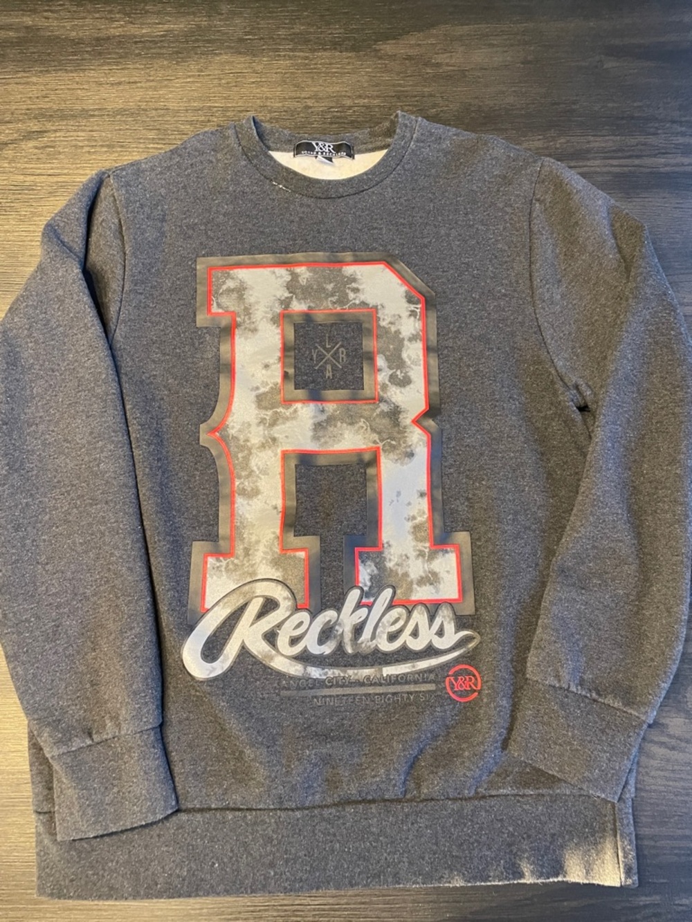 Young & Reckless Gray Crewneck with Red-Outlined 'R' Graphic